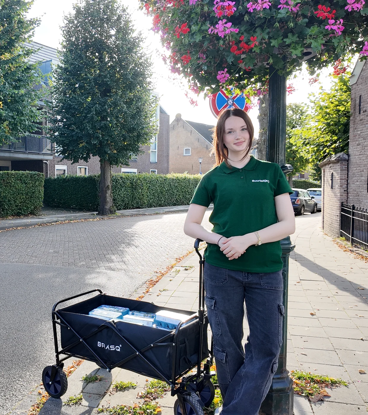 Gwen met een bolderkar vol eieren